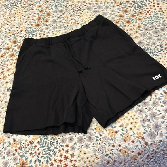PINK Victoria's Secret Pants - NWT Victoria’s Secret/Pink fleece shorts.